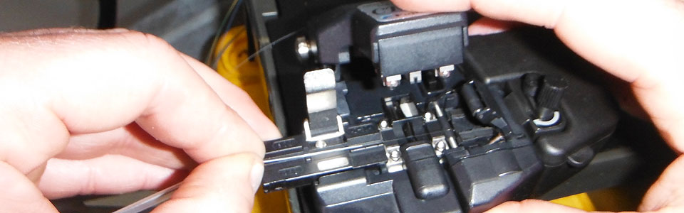 Cleaving fibre for splicing operations