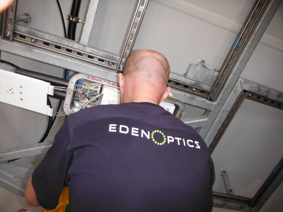 Photo: fibre optic jointing Eden Optics